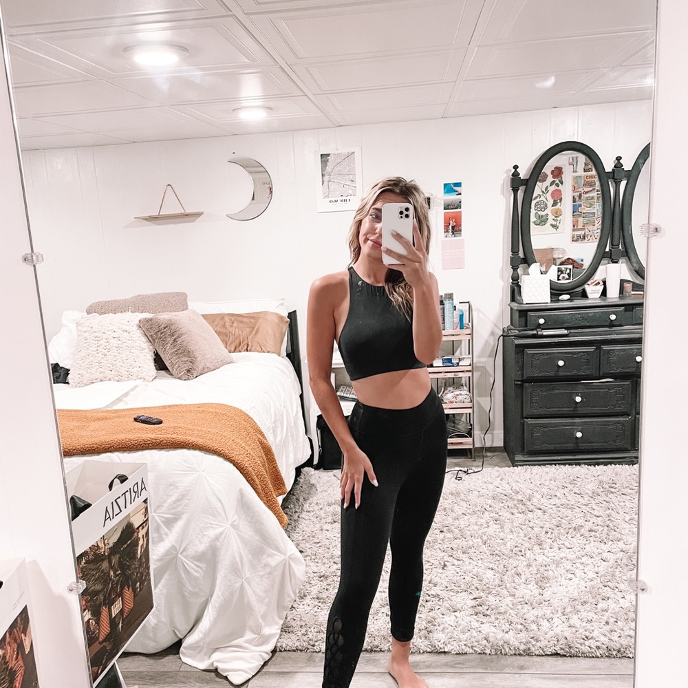 Lululemon Black Tye Mesh Leggings!! - Picture 8 of 11